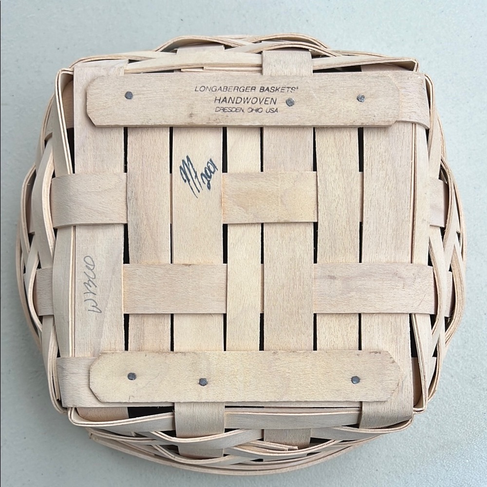 Longaberger Handwoven Basket with Clear Divider - Picture 2 of 4